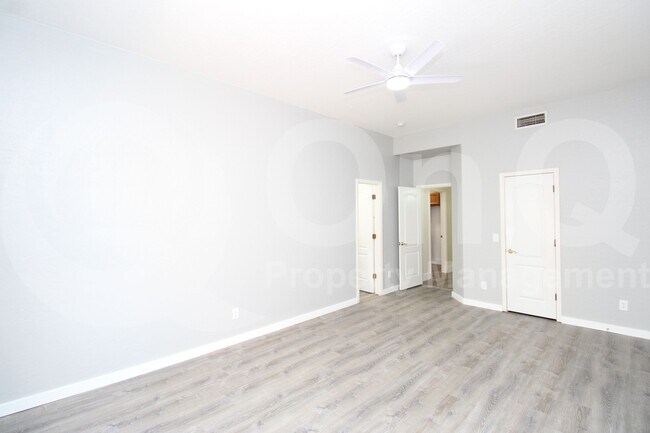 Building Photo - 1916 W Pinon Ct