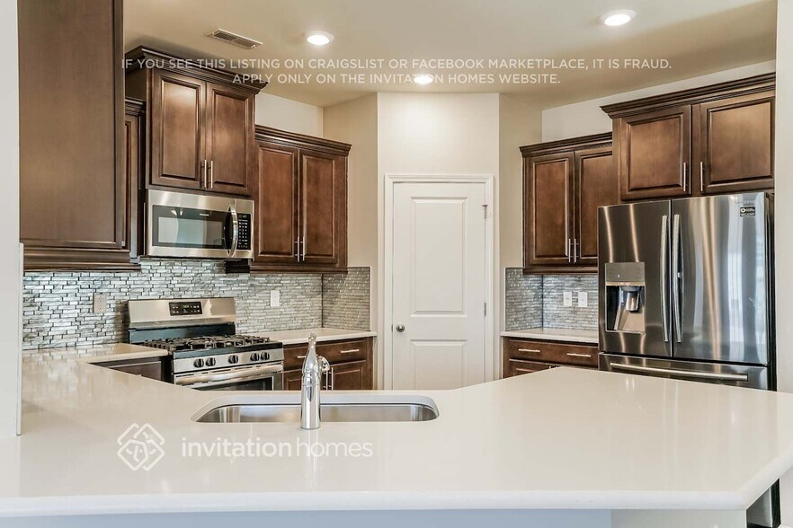 Building Photo - 1801 Birdhouse Ln