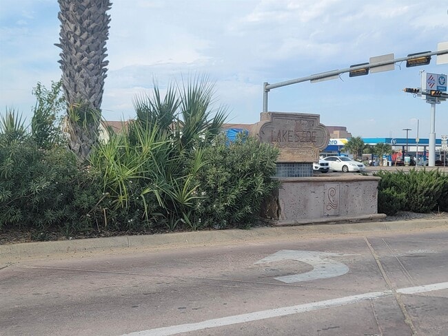 Building Photo - 6540 Grande Bay