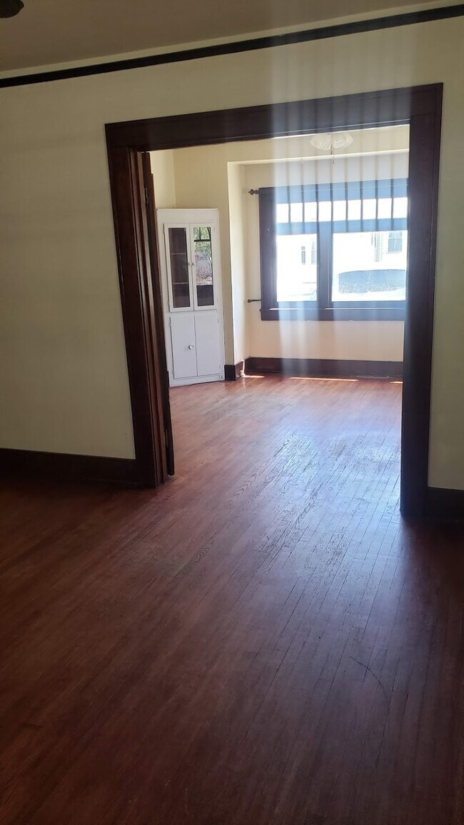 Building Photo - 803 E Flint St