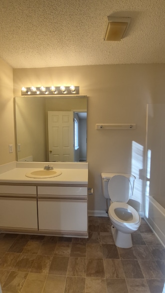 Building Photo - 320 Brownlea Dr