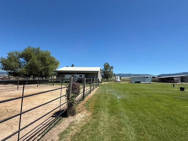 Building Photo - Dream Stevensville Horse Property on 8 acres