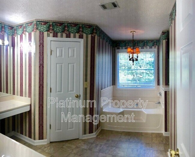Building Photo - 740 Trellis Pond Ct
