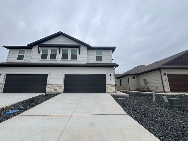 Building Photo - Want luxury living in the Far West ...Look no further...Amanda Park is it