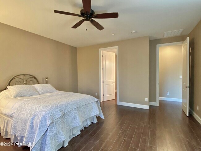 Building Photo - 1553 Range View Cir