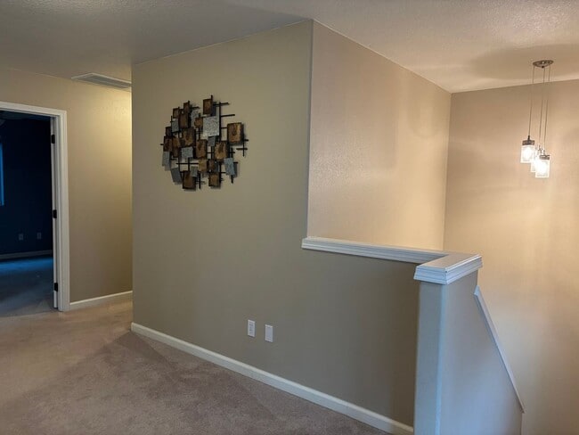 Building Photo - Beautiful 2 Story home in the Desirable Oa...