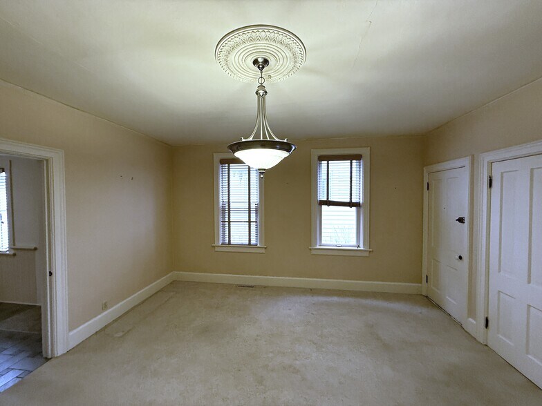 Building Photo - 528 E Glover Ave