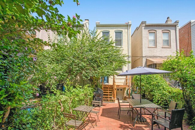 Building Photo - Charming Capitol Hill House| Don't miss the 3D-TOUR!
