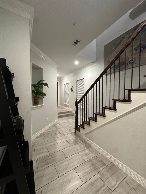 Building Photo - 1004 Colonial Dr