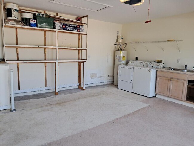 Building Photo - 242 SW Amesbury Ave