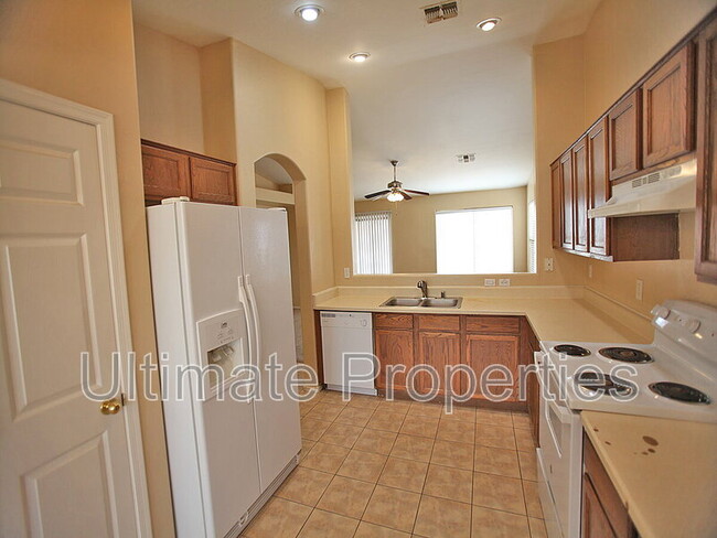 Building Photo - 2333 W Maldonado Dr