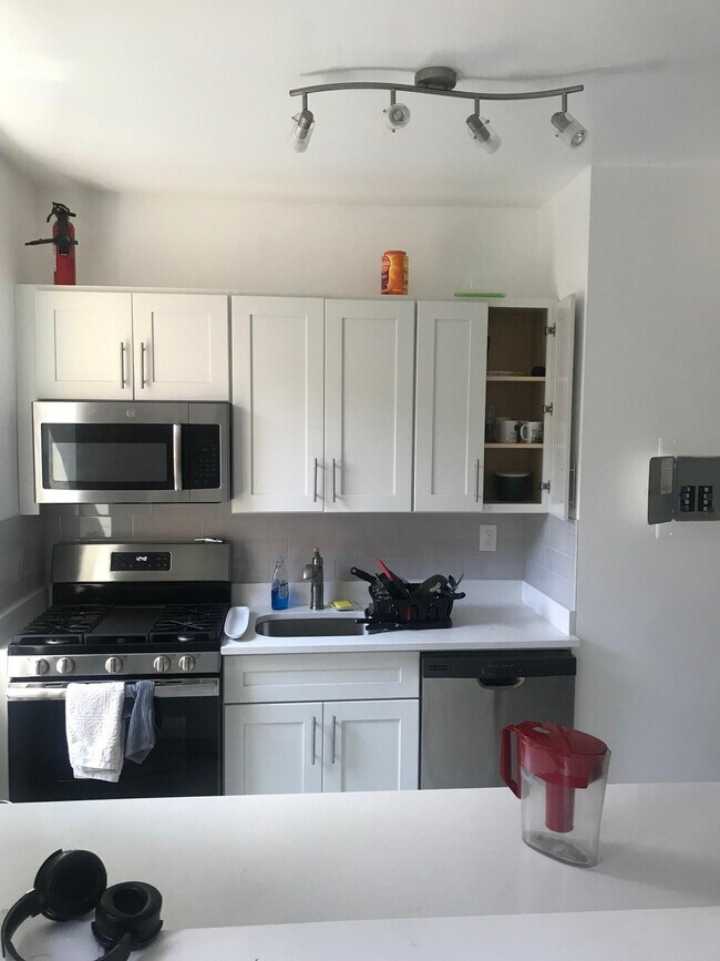 Building Photo - 29-33-33 51st St