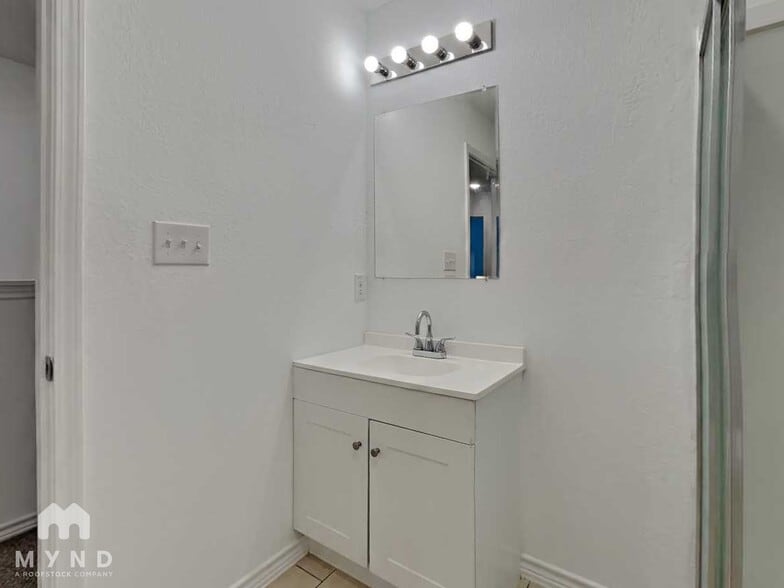 Building Photo - 3034 W Salinas St