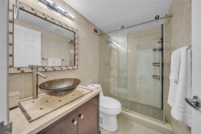Building Photo - 2501 S Ocean Dr