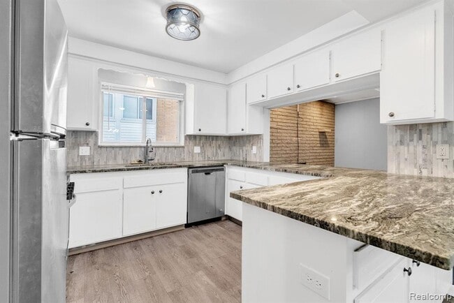 Building Photo - 640 Cumberland St