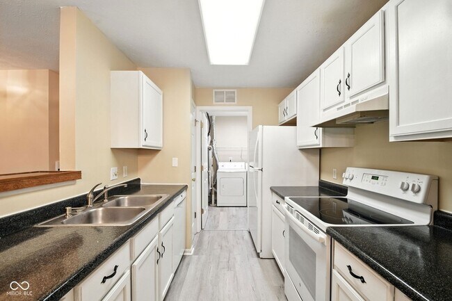Building Photo - 12598 Tennyson Ln