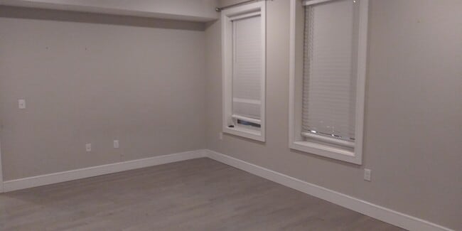 Building Photo - 801 Summit Ave