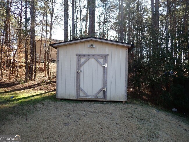 Building Photo - 827 Sinclair Way