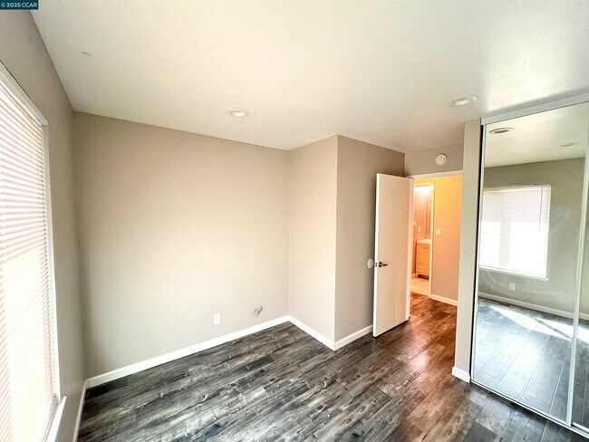 Building Photo - 3325 G St