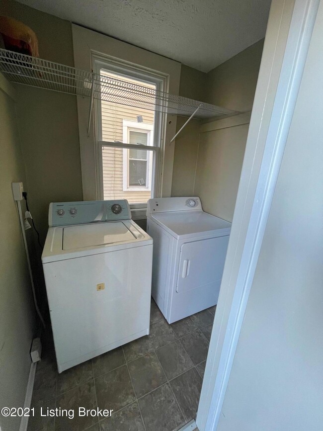 Building Photo - 123 N Keats Ave