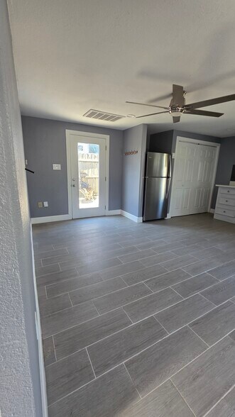 Building Photo - 9426 Sandra St