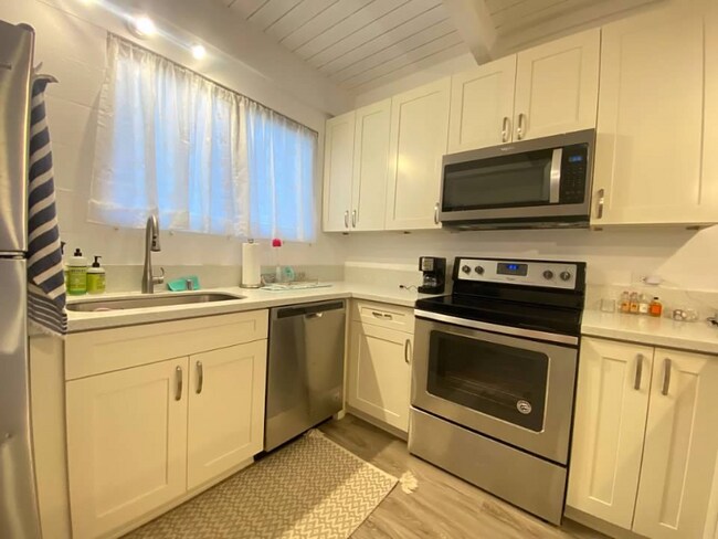 Building Photo - 1449 Hunakai St