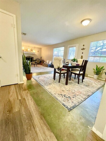 Building Photo - 7103 Woodhue Ct