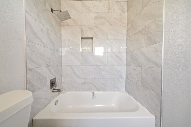 Building Photo - 5534 Eskridge St