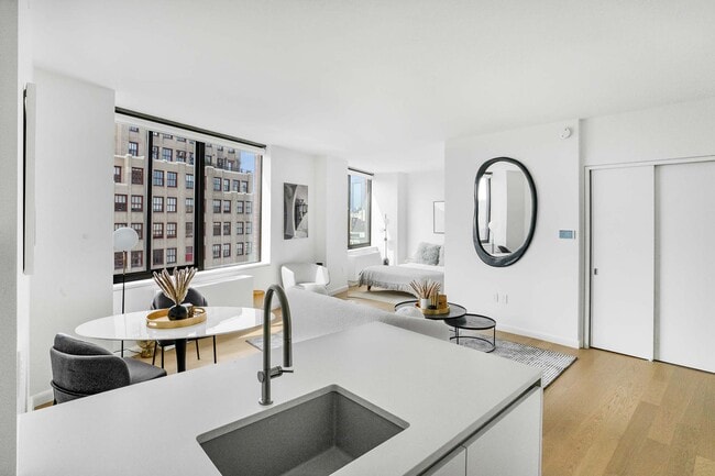 Interior Photo - One Union Square South