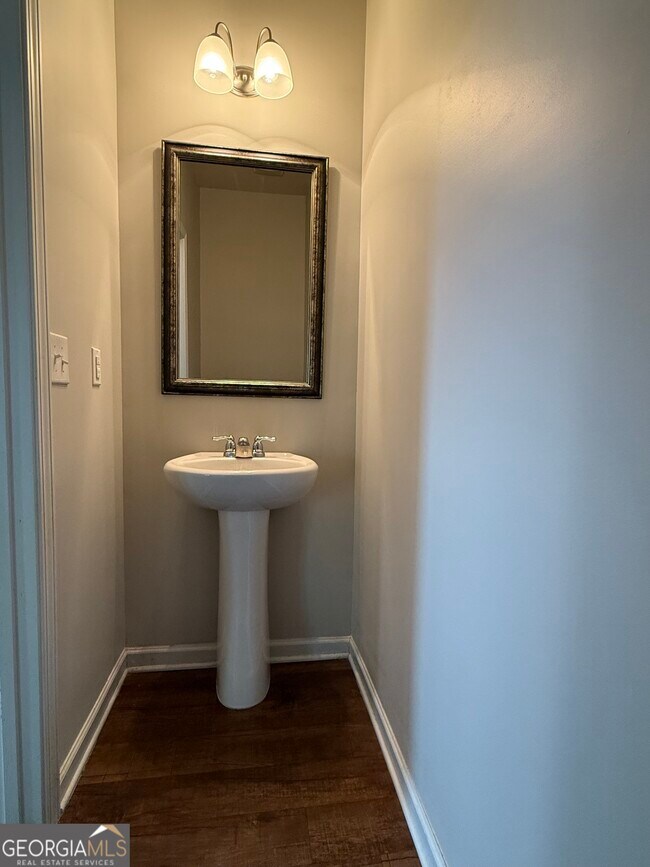 Building Photo - 2937 S Hills