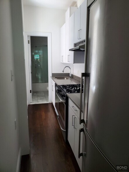 Building Photo - 206 W 104th St