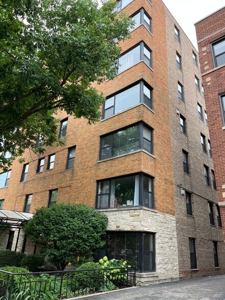 Building Photo - 525 W Aldine Ave
