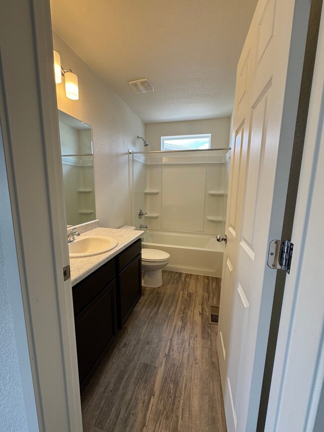 Building Photo - 5836 Thurless Ln