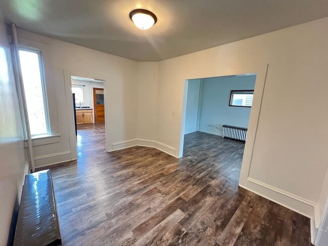 Building Photo - AVAILABLE JUNE - 4 Bed 2 Bath w/ Bonus Room & Garage