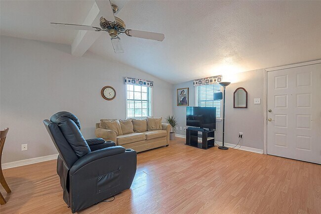 Building Photo - 2520 Richmond St