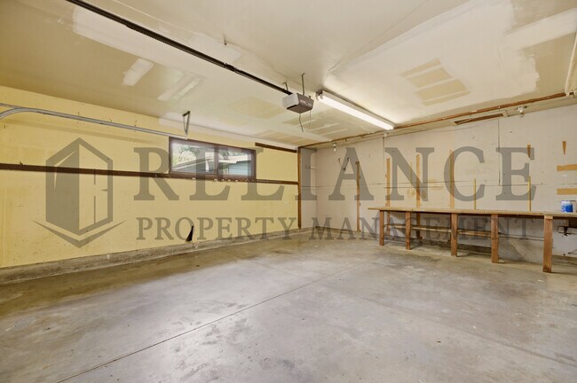 Building Photo - 730 N Chipper Ln