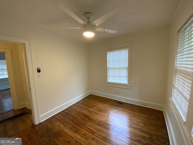 Building Photo - 204 Oakwood St NW