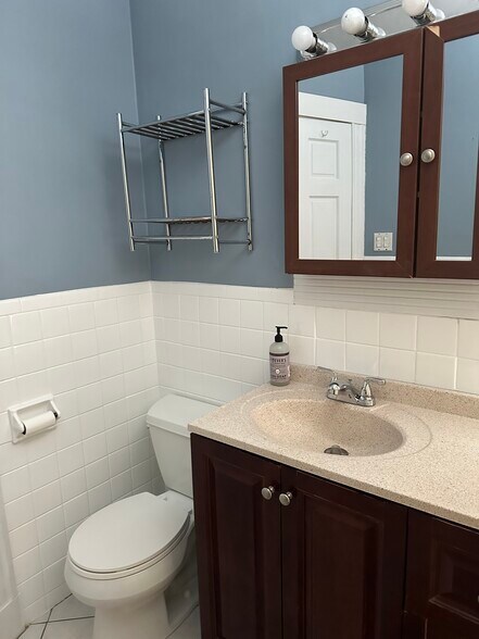 Building Photo - 24 Olcott St