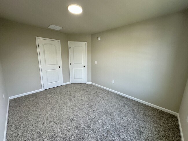 Building Photo - 226 Rojan Rd