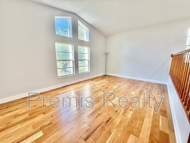 Building Photo - 957 Weathersfield Dr