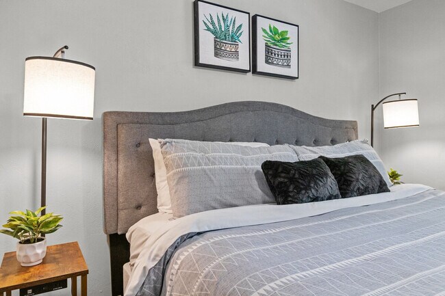 Building Photo - 2713 N Locust St