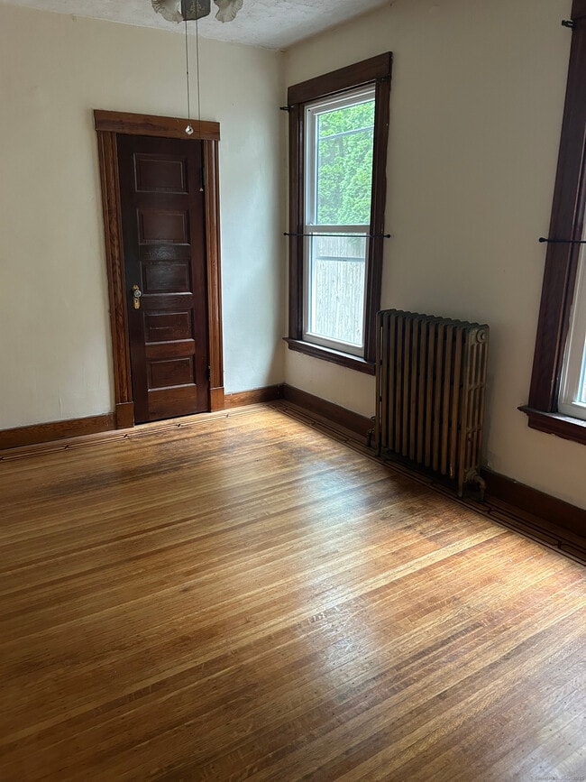 Building Photo - 781 Elm St