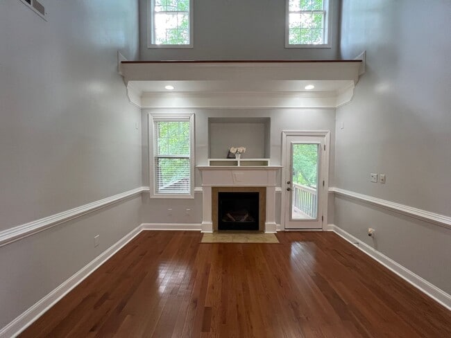 Building Photo - Gorgeous 3 Bed 2.5 Bath Home in Fayetteville