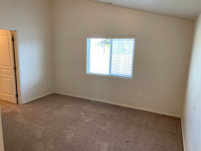 Building Photo - Newer single family home in Nampa!!!