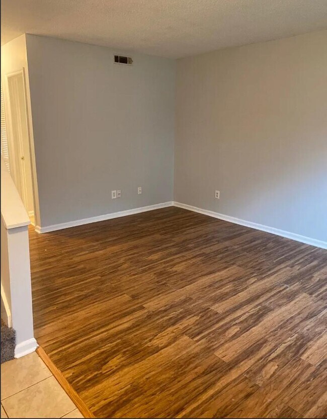 Building Photo - 111 Timber Ln