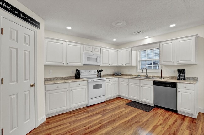 Building Photo - Compass Point - Vacation Rental - Sneads Ferry, NC