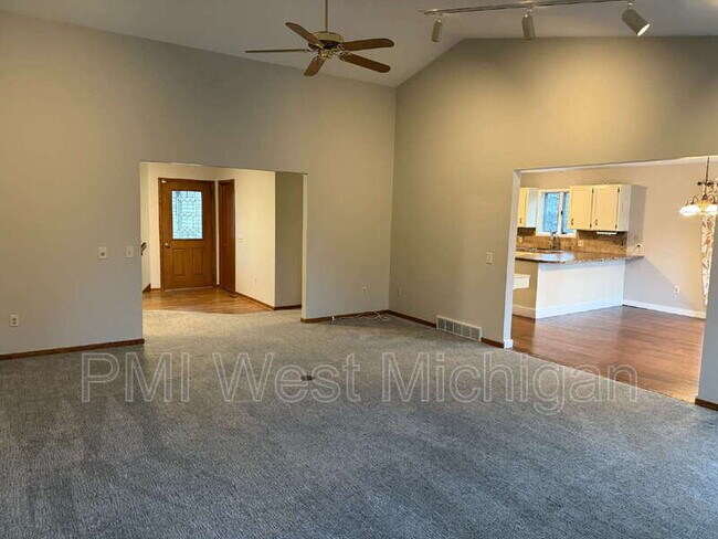 Building Photo - 513 24th Ave