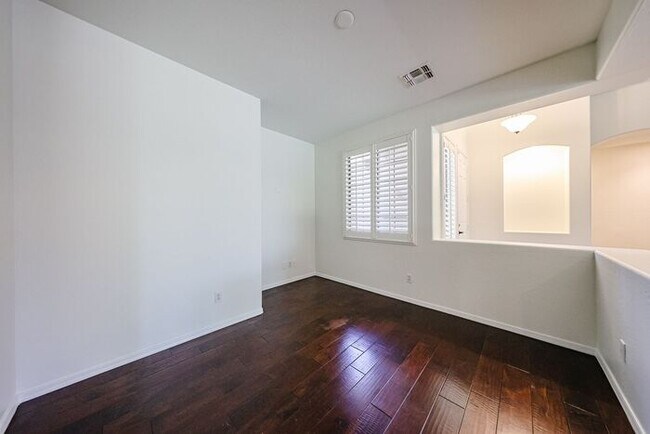 Building Photo - Welcome to this stunning 3-bedroom, 2-bath...