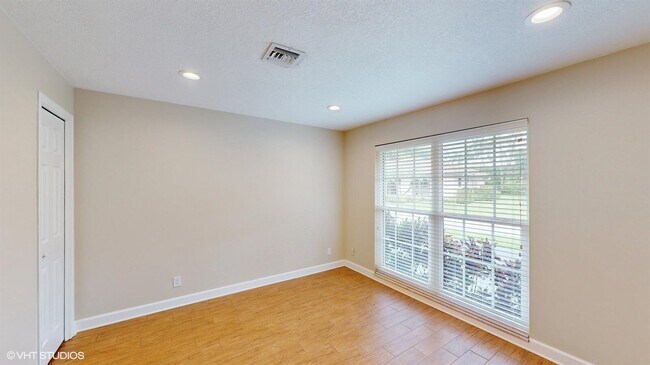 Building Photo - 488 Forestview Dr