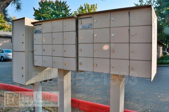 Building Photo - 20125 SW Tualatin Valley Hwy